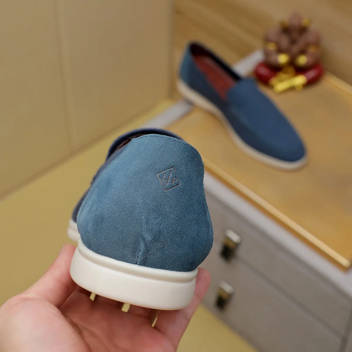 Men's Men's Shoes 💰 400 Loro PIana moccasin made of wish wool fabric. The upper is made of knitted fabric, made on a loom, and then attached to a rubber sole. The Rain System's water-repellent treatment enhances the shoe's functional design, while the suede details give the shoe a sense of elegance and sophistication. Made from Wish, fine wool from Australian and New Zealand Merino sheep 38-44